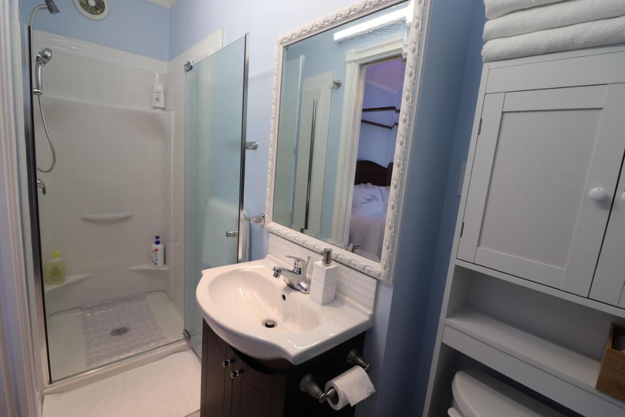 Lipton Place By Elegant Waterfront Esquimalt Ngoại thất bức ảnh