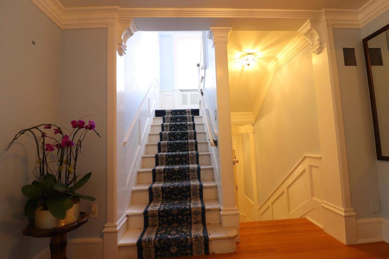 Lipton Place By Elegant Waterfront Esquimalt Ngoại thất bức ảnh